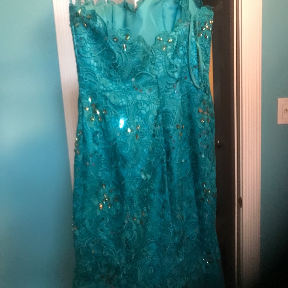 Dress - Picture 5 of 6
